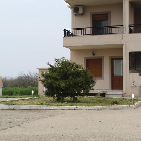Vakis Apartments Romanon Exterior foto