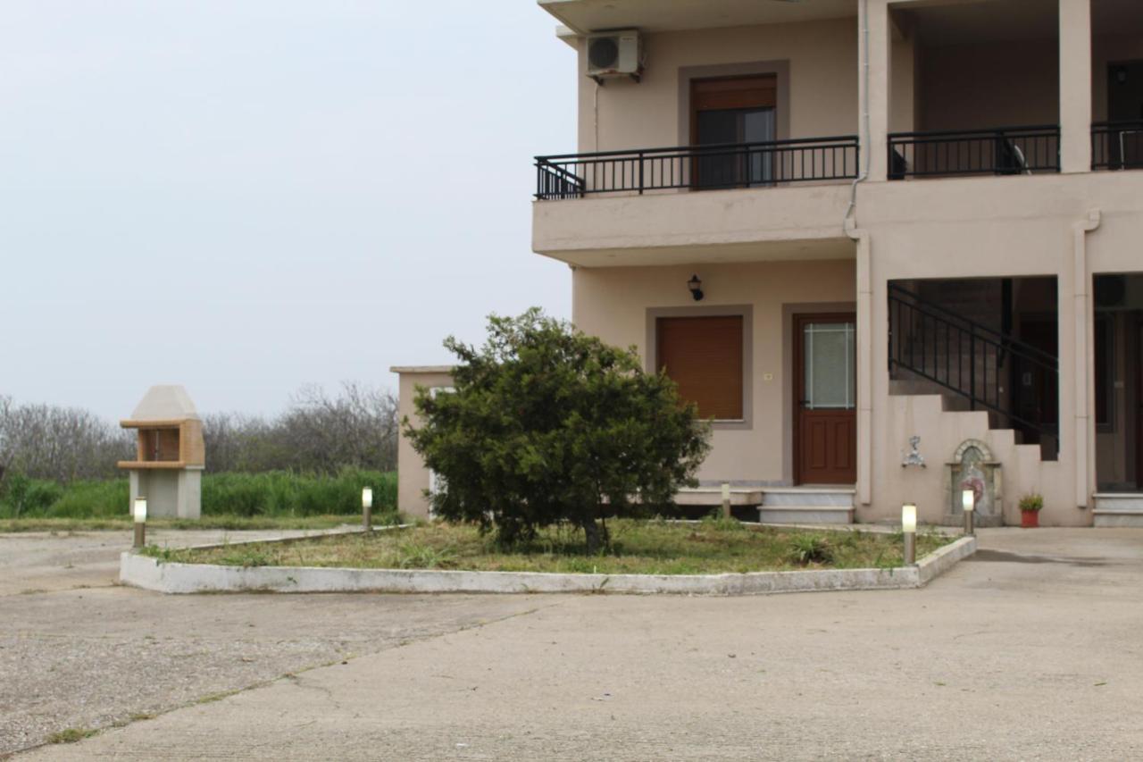 Vakis Apartments Romanon Exterior foto
