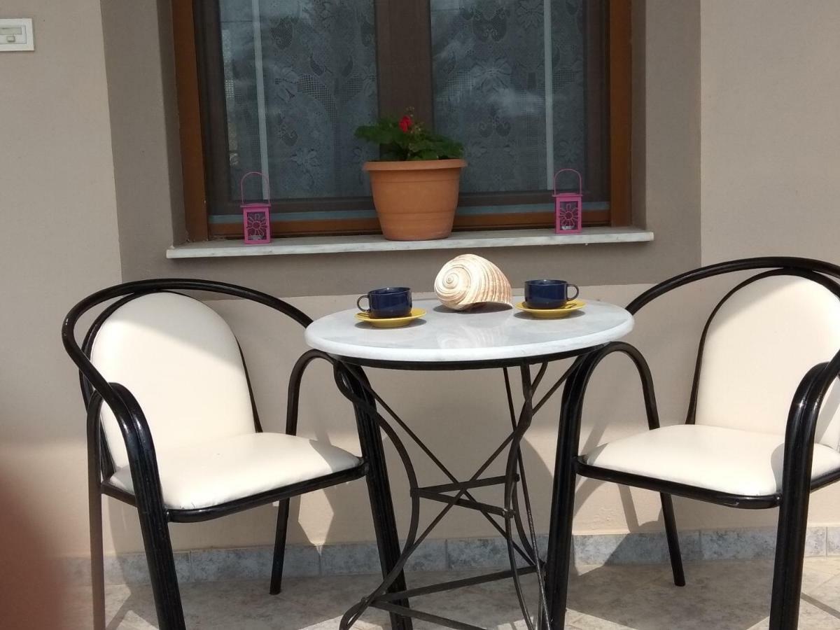Vakis Apartments Romanon Exterior foto